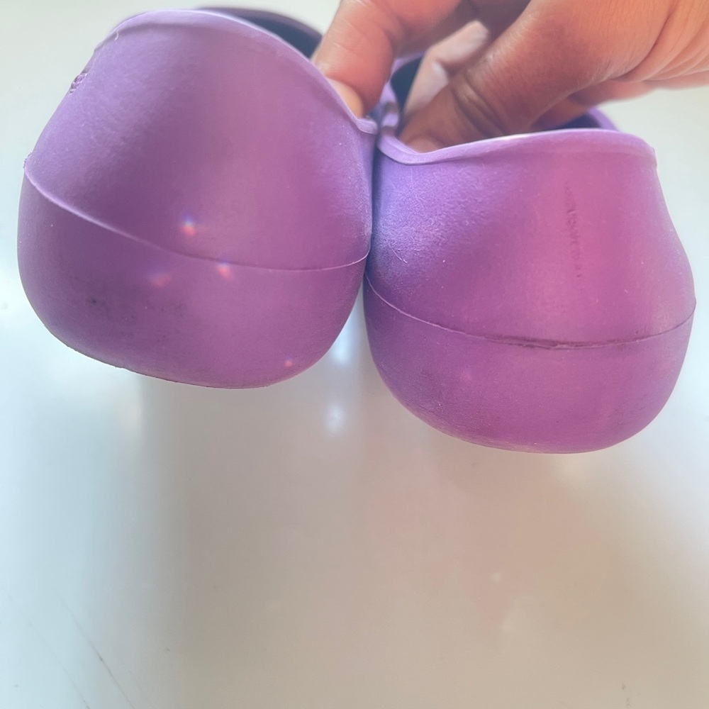 Women's Purple Slip On Crocs Shoes Size 5
$15 Size:5 CROCS - Picture 4 of 7